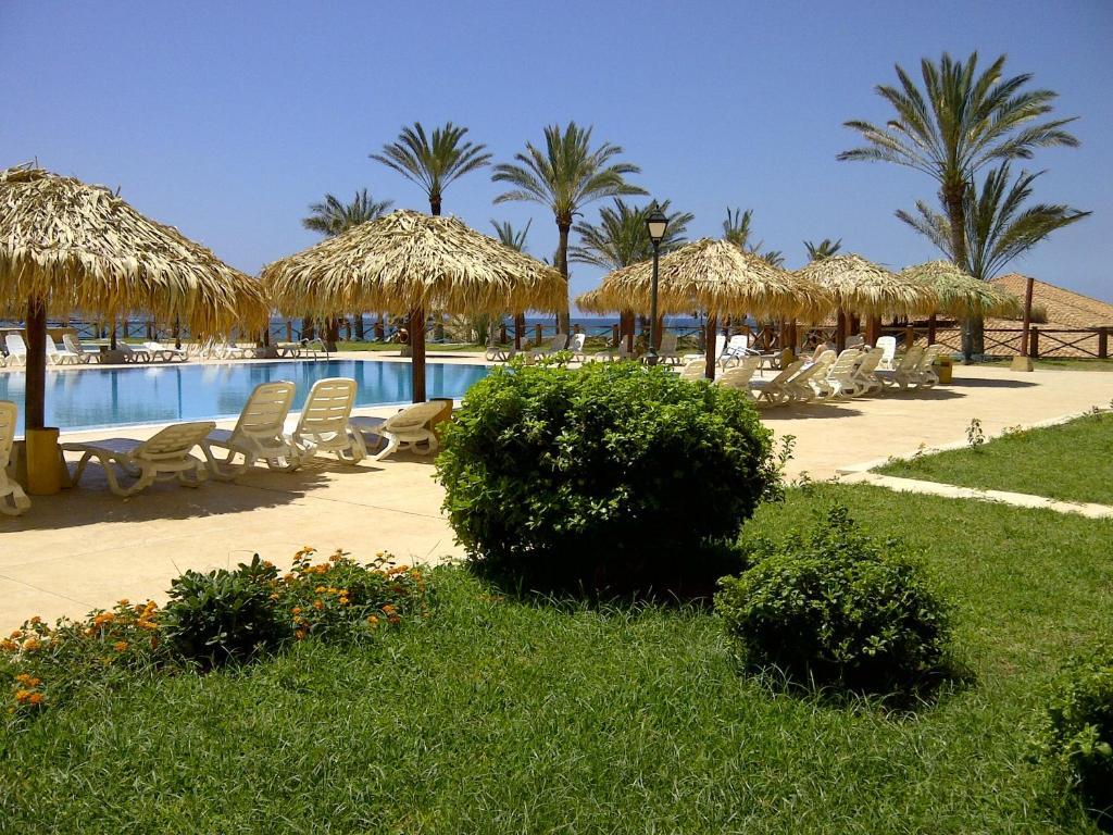 Sawary Beach Hotel Batroûn Екстериор снимка