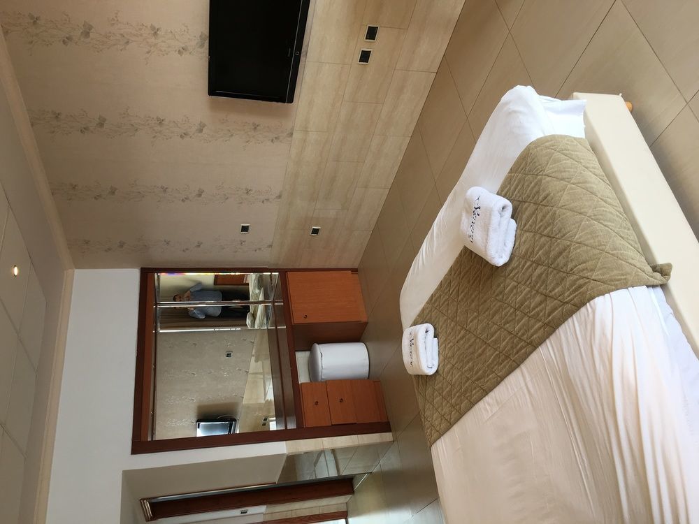 Sawary Beach Hotel Batroûn Екстериор снимка