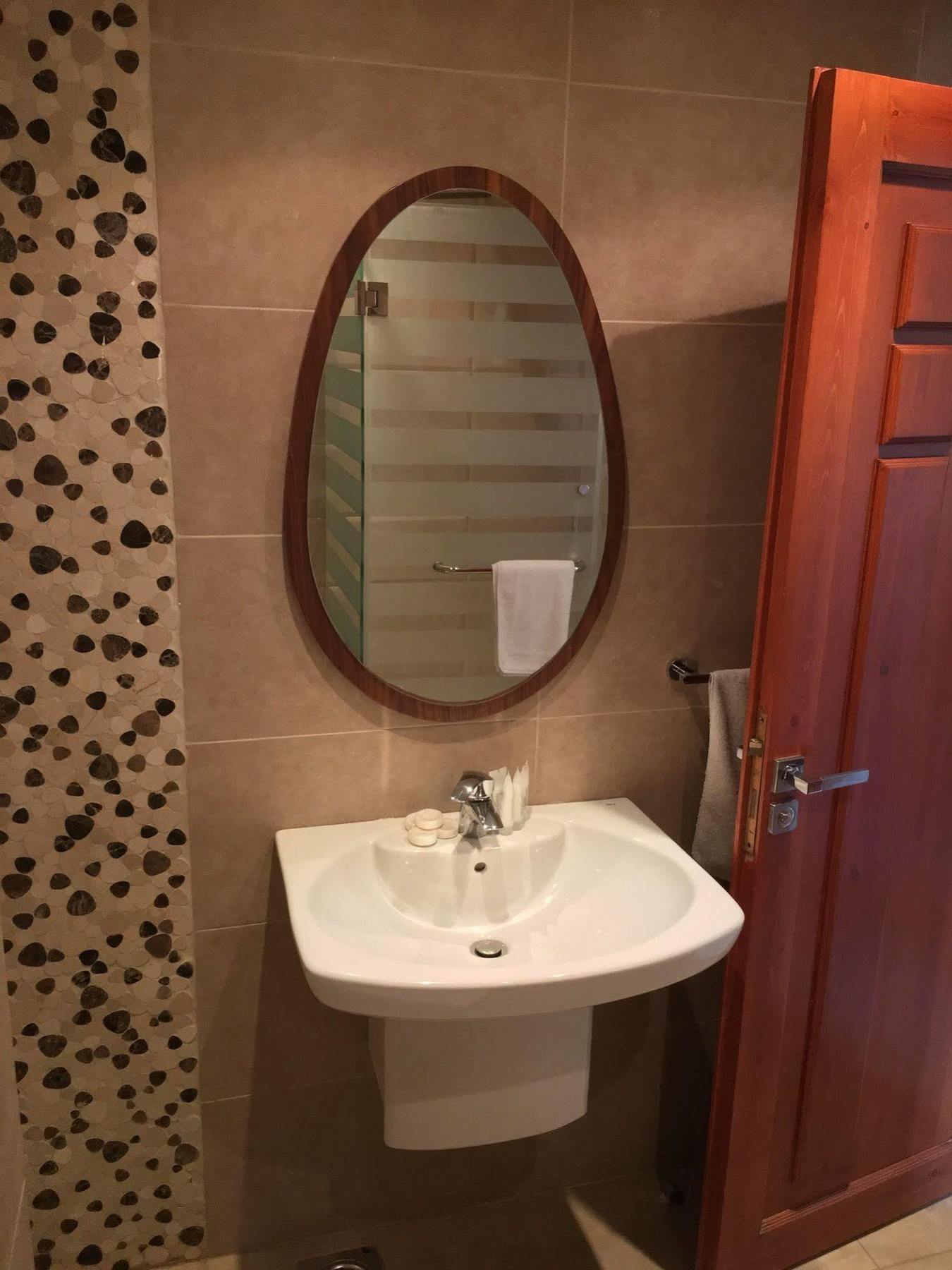 Sawary Beach Hotel Batroûn Екстериор снимка