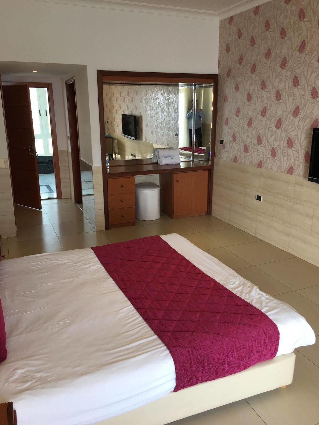 Sawary Beach Hotel Batroûn Екстериор снимка