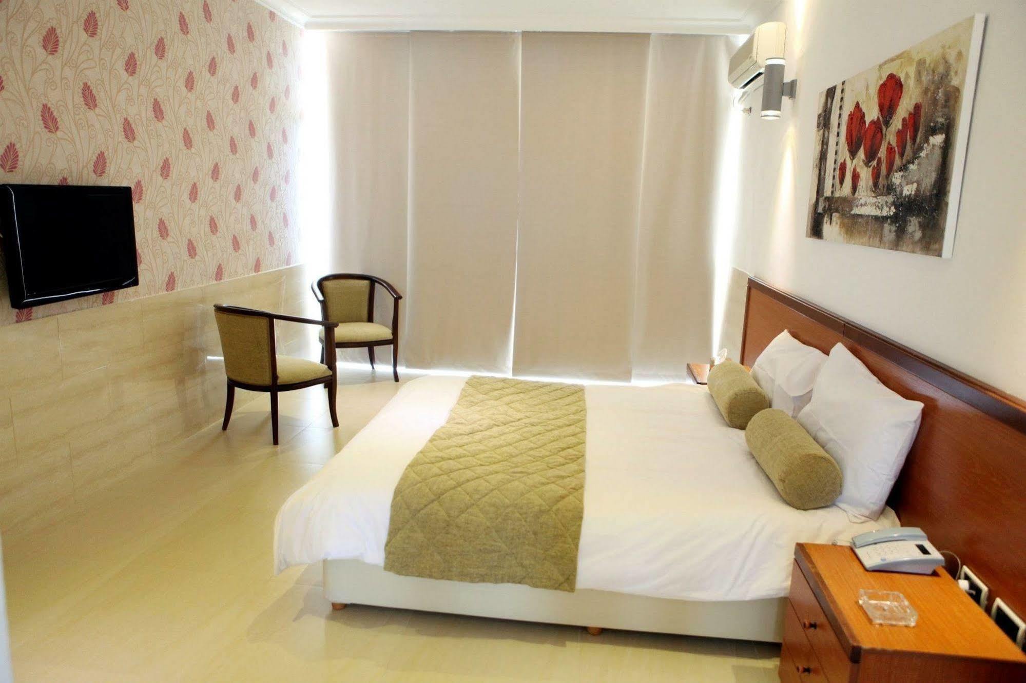 Sawary Beach Hotel Batroûn Екстериор снимка